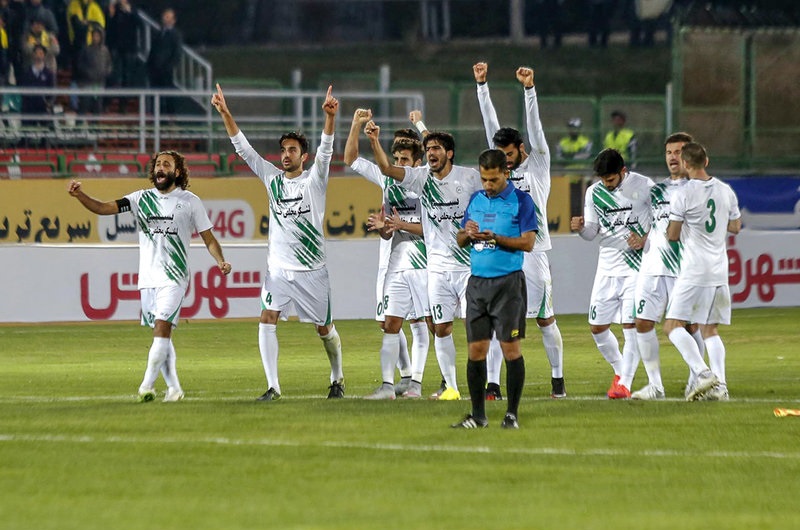 ذوب آهن اصفهان 3-1پدیده مشهد؛ پیروزی قاطع در شب درخشش حسن زاده