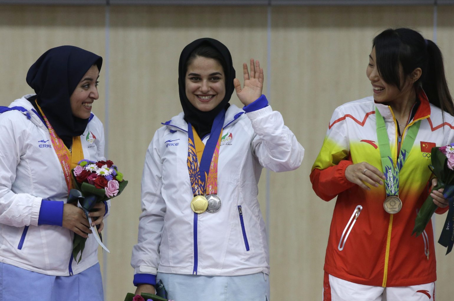 عکس روز: نجمه خدمتی و نرجس امام قلی نژاد مدال آورندگان بازی های آسیایی