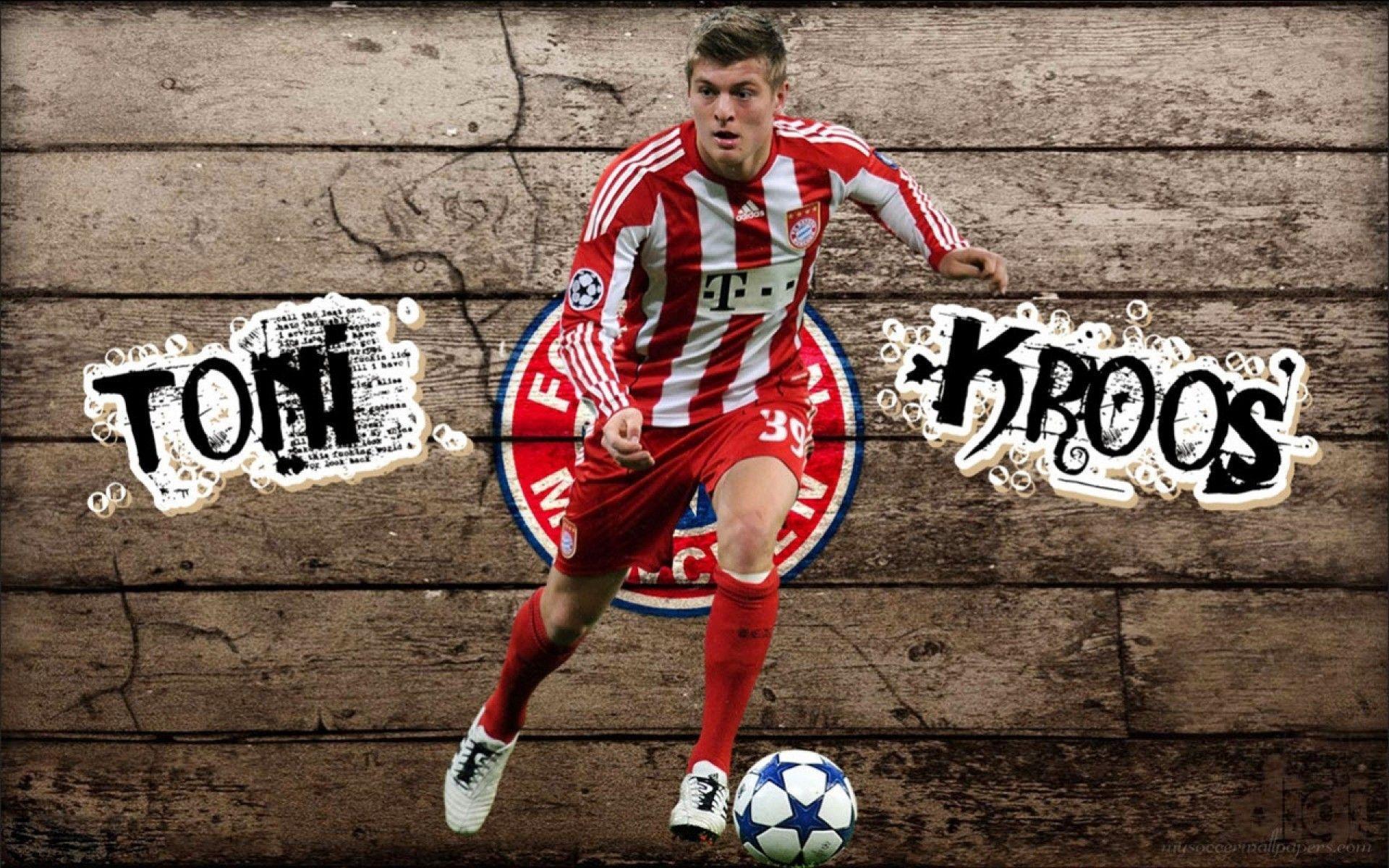 Футболисты на е. Кроос обои. Toni Kroos Wallpaper. Бутсы Bayern Munchen.