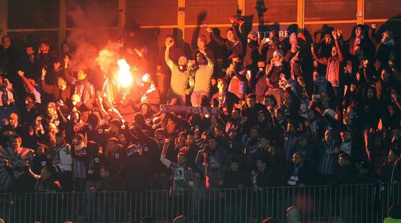 قصه تکراری خشونت در فوتبال ترکیه؛ تماشاگر ی که کمک داور را کتک می زند!