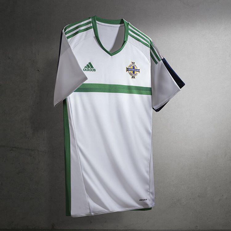 رونمایی از پیراهن دوم تیم ملی ایرلند شمالی برای یورو 2016 (عکس)