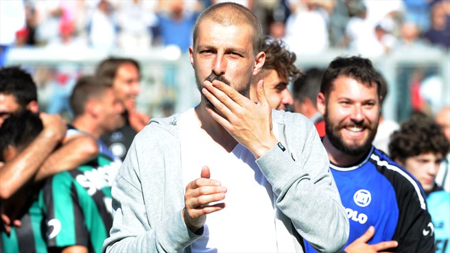 خبری خوشحال کننده برای فوتبال ایتالیا: آچربی برای دومین بار سرطان را شکست داد