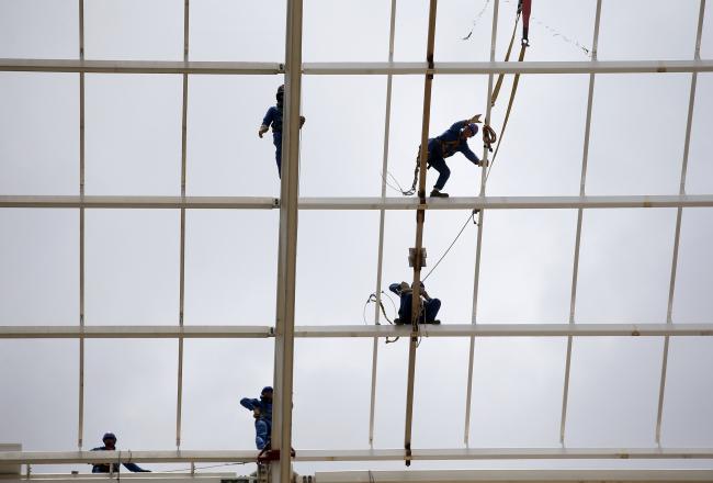 سقف گران ترین ورزشگاه جام جهانی 2014، چکه می کند!