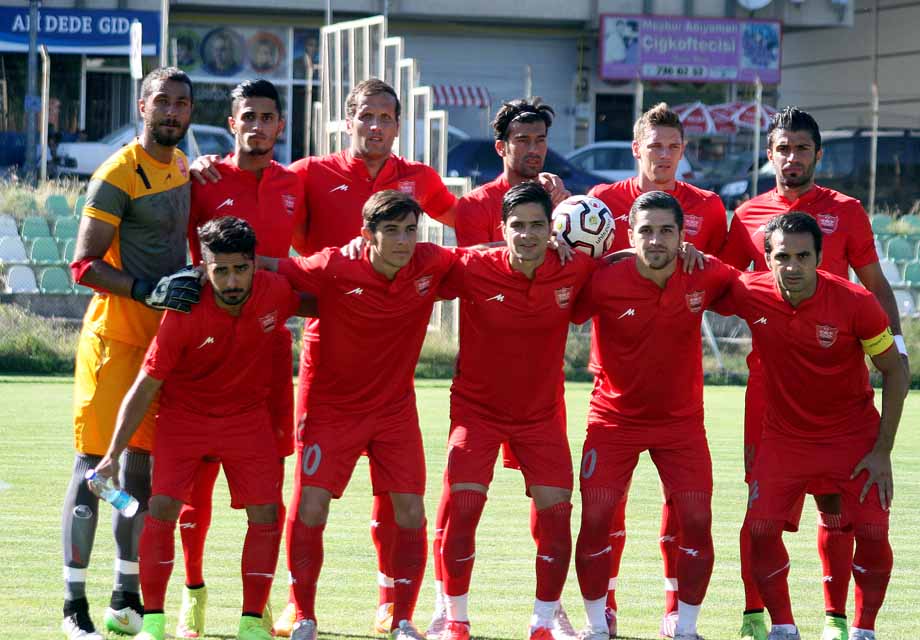 پرسپولیس یک دروازه بان و مهاجم دیگر خواهد خرید