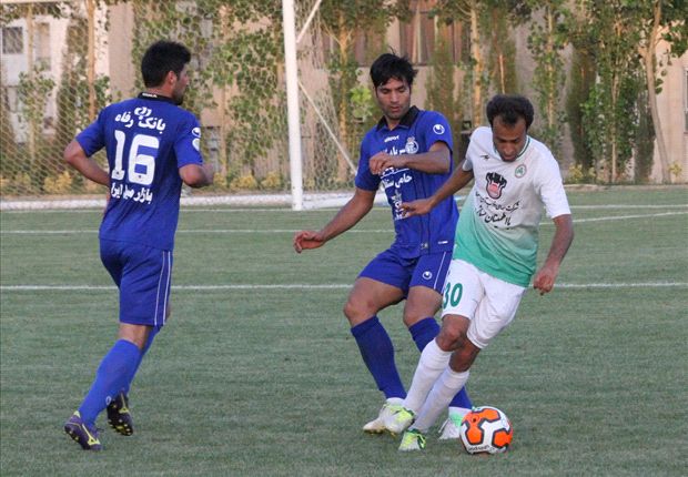 ذوب آهن 2 - 0 استقلال؛ ادامه تیره روزی های ژنرال و اشتباهات داوری!