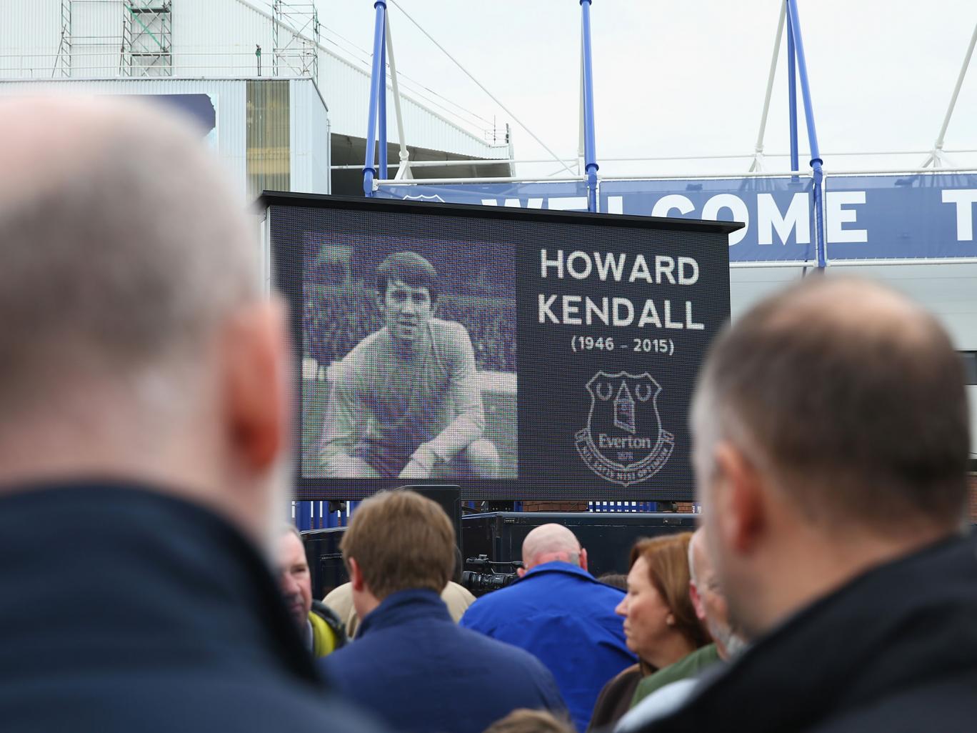 گزارش تصویری؛ حضور چهره های مطرح فوتبال جزیره در مراسم تدفین هاوارد کندال