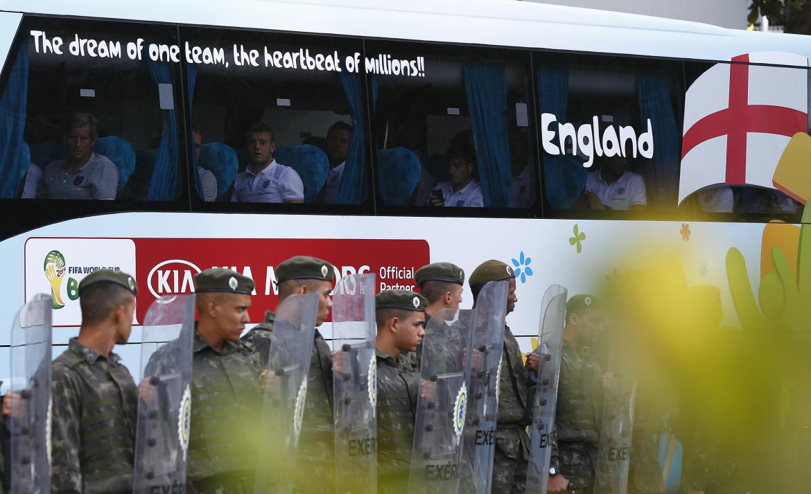 درخواست تیم های بریتانیایی و ایرلند برای اردو زدن بیرون از فرانسه در جریان یورو رد شد 