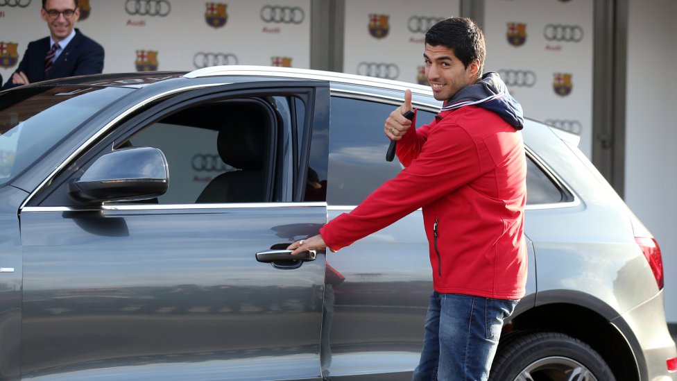 گزارش تصویری؛ بازیکنان بارسلونا اتومبیل های آئودی خود را دریافت کردند