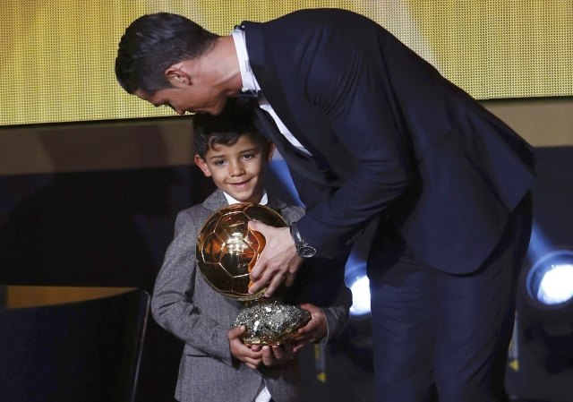 کریستیانو رونالدو: مسی برای فوتبال و بارسلونا خیلی مهم است؛ شاید روزی پسرم برنده توپ طلا شود