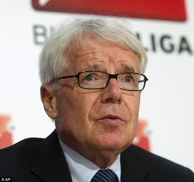 رئیس لیگ فوتبال آلمان: در تماس با بلاتر از او خواستم استعفا بدهد