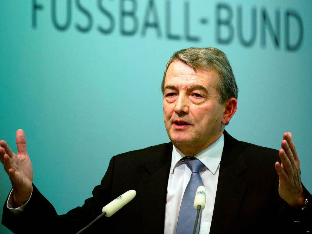 رئیس فدراسیون فوتبال آلمان از سمت خود استعفا داد