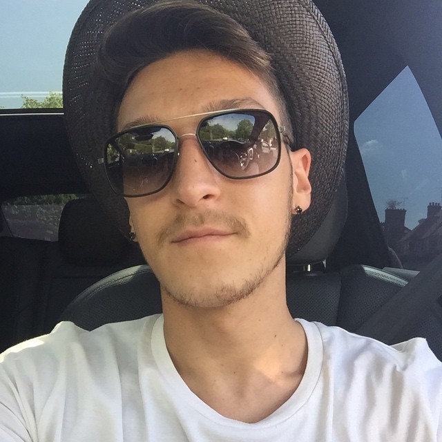 اوزیل: عاشق این هوام ☀️