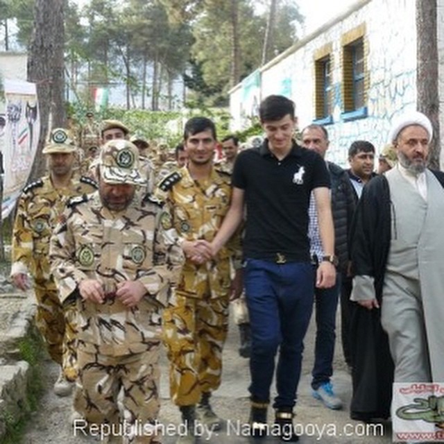 سردار آزمون: پادان 30 لشگر نوده (گلستان) سرداران واقعی اینجا بودن من سردار تقلبی ام! راستی روز خوبی داشته باشید این عکس هم واسه 3 ماه پیشه 