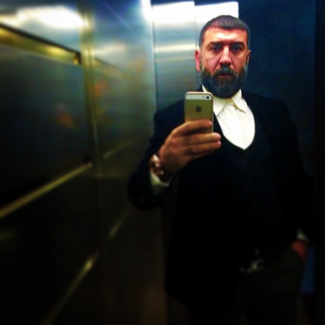 انصاریان: سلام  دستمو ول نكن ،كه زمين ميخورم  تو برى ،از همه آدما ميبرم  هر جا ميرى برو  ول نكن دستمو  اميدوارم هميشه شاد كنار هم باشيم .  يا على