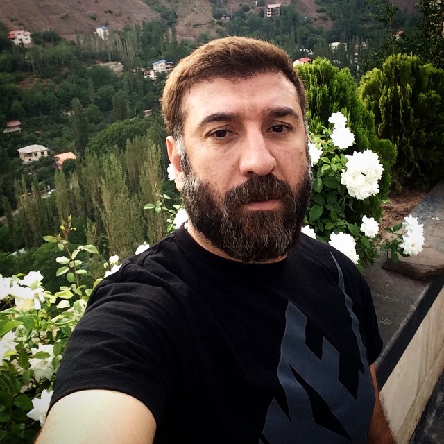 انصاریان: سلام  وقتتون بخير و خوشى.  اميدوارم آخر هفته خوش بگذره كنار هر كى كه دوستش داريد .  چه تو قصه  چه حقيقت  يكى بود  يكى نبوده  يا على