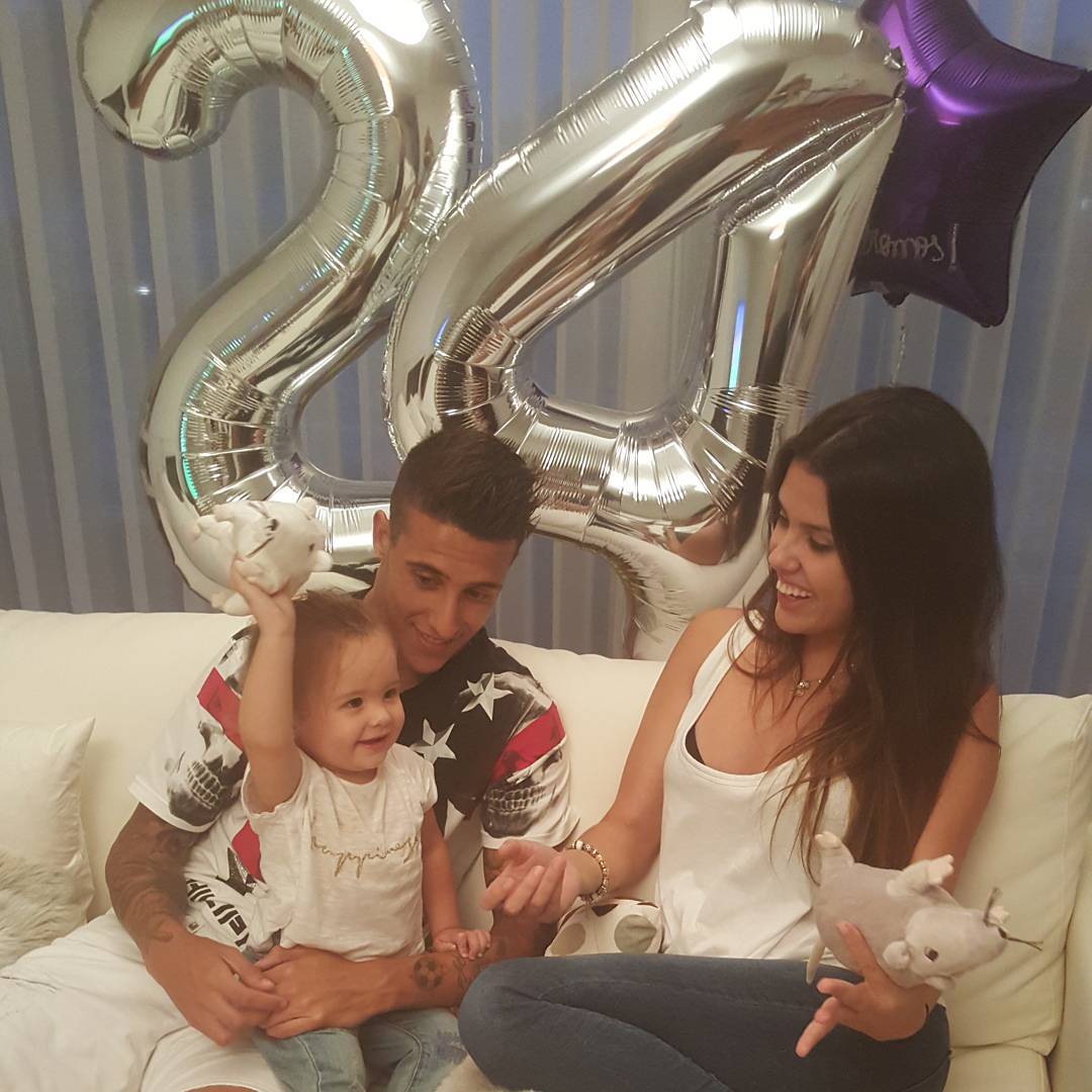 تیو: چه چیزی بهتر از اینکه همچین روزی رو با خانواده تموم کنی! ممنونم از شما برای ساخت چنین روز فوق العاده ای