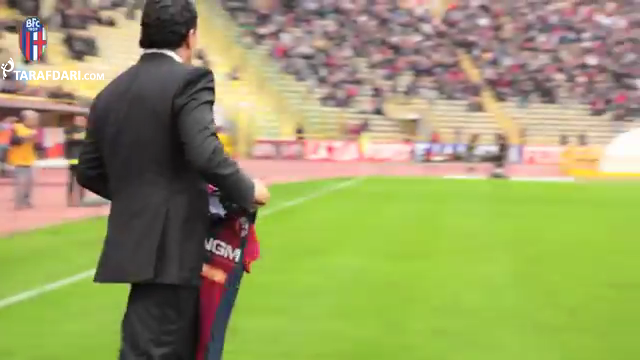 ادای احترام هواداران بولونیا به هافبک سابق تیمشان که به تازگی درگذشته است (ویدیو)