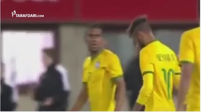 ویدیو؛ تلاش هوادار نیمار برای گرفتن امضا از او بر روی پیراهن بارسا پس از بازی دیشب برزیل