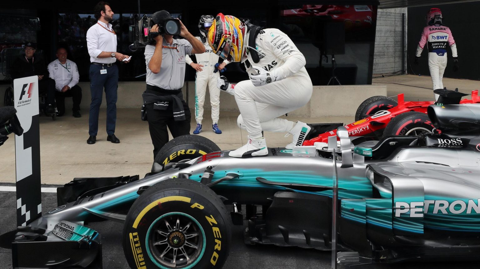 	 Lewis Hamilton -تیم فرمول یک مرسدس بنز - مسابقات فرمول یک