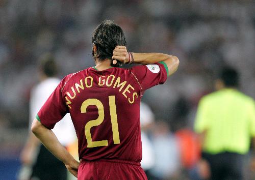 نونو گومژ رسما از دنیای فوتبال خداحافظی کرد: دلتنگ فوتبال خواهم شد