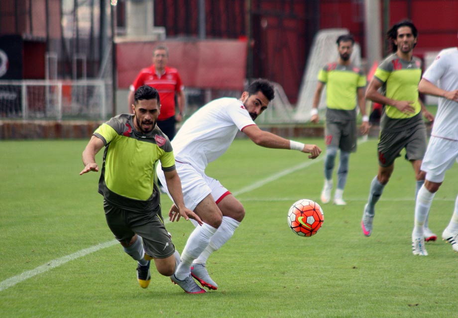 گنج لر بیرلیگی 0 - 0 پرسپولیس؛ تساوی در دیدار نه چندان دوستانه