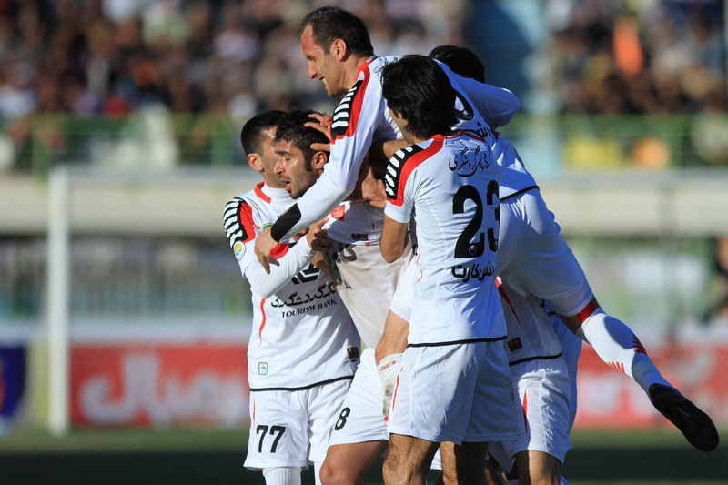 سیاسی: همه کار می‌کنیم تا پرسپولیس آرامش داشته باشد