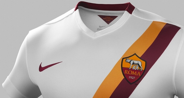 رونمایی از پیراهن های دوم تیم آس رم برای فصل 2014/15