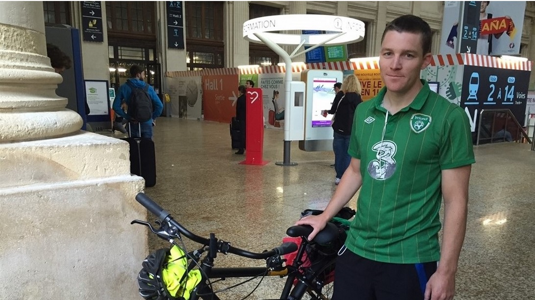سفر یک ایرلندی با دوچرخه در سرتاسر فرانسه برای دیدن بازی های کشورش