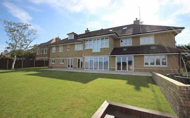 ویلشر خانه بزرگ خود را به قیمت 3.7 میلیون پوند برای فروش گذاشت
