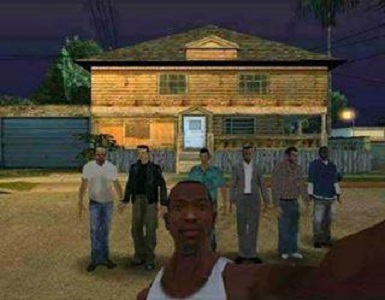 تو GTA میتونین با بر و بچ محل سلفی بگیرین :)))))))