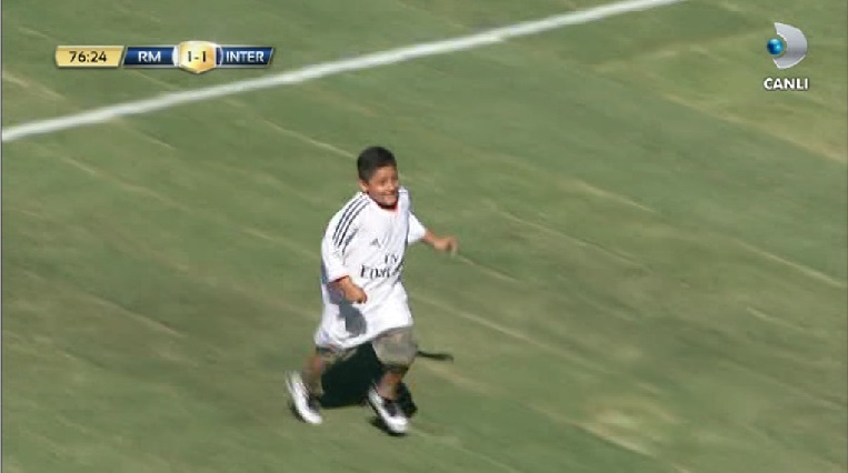 RMA 1-1 INT ورود یک هوادار بانمک مکزیکی رئال مادرید به زمین در کالیفرنیا :)))