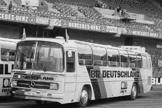 اتوبوس تیم ملی آلمان در جام جهانی 1974، همین جا در تهران است!