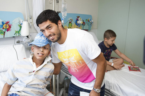 گزارش تصویری: لوئیز سوارز سفیر جدید کودکان سرطانی در شهر بارسلونا
