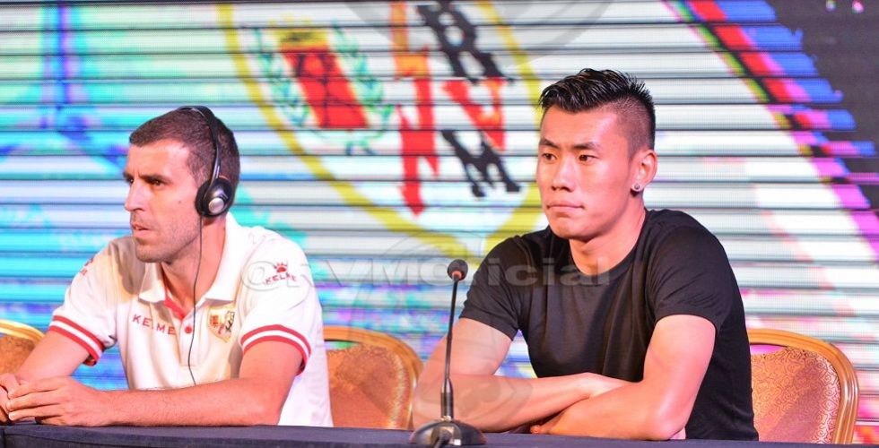 عصبانیت خمز از پیوستن اولین بازیکن چینی تاریخ لالیگا به رایو: اسپانسرها او را به تیم آورده اند