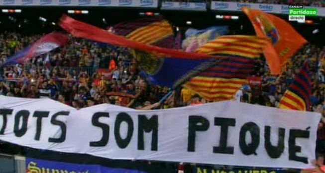 شعار هواداران بارسلونا در دیدار با لوانته:  همه ما پیکه هستیم!