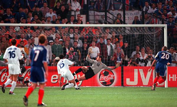 پُلی به گذشته: پانزدهمین سالگرد قهرمانی فرانسه در یورو 2000