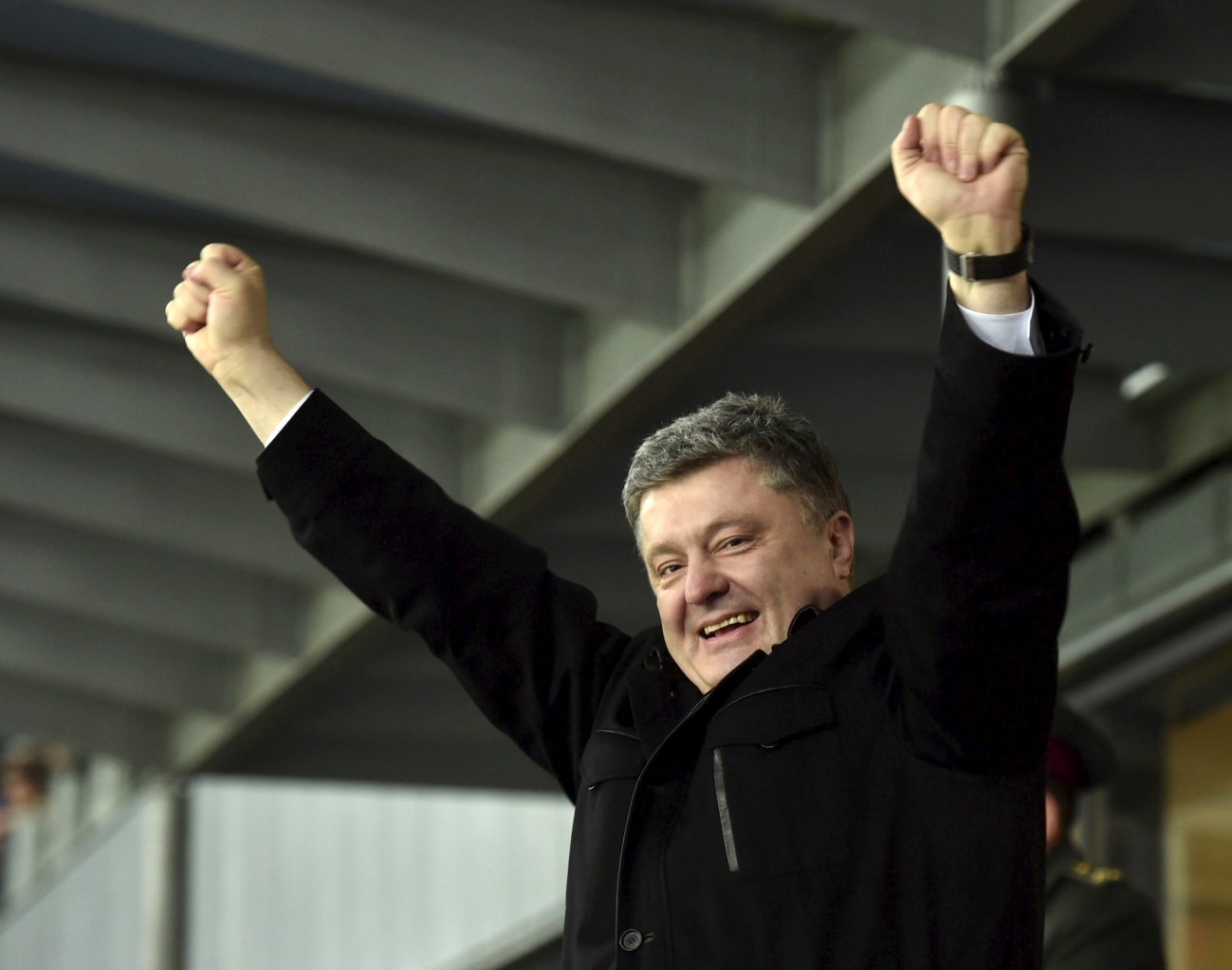 عکس روز: خوشحالی رئیس جمهور اکراین از پیروزی پر گل دیناموکیف