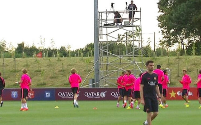 عکس روز: شیوه جالب لوئیز انریکه در تمرینات تیم فوتبال بارسلونا