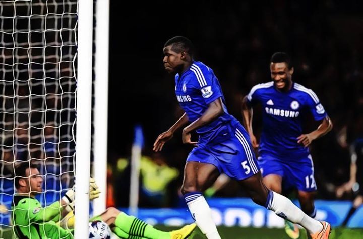 کی یک دفاع 28 ساله و باتجربه رو با یک دفاع 19 ساله و بدون تجربه جایگزین میکنه . هنوزم هستن کسایی که میگن مو اهل جوون گرایی نیست . 