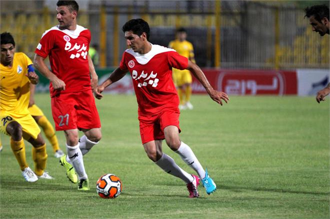 مدیربرنامه اکبر صادقی در باشگاه استقلال حاضر شد