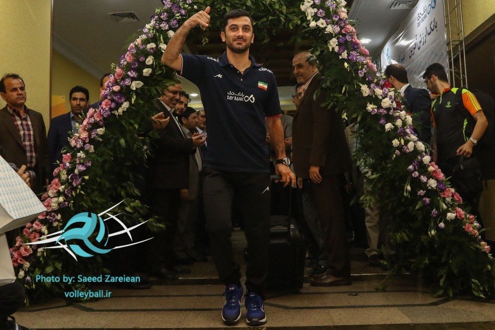 افتخار آفرینان والیبال به ایران بازگشتند