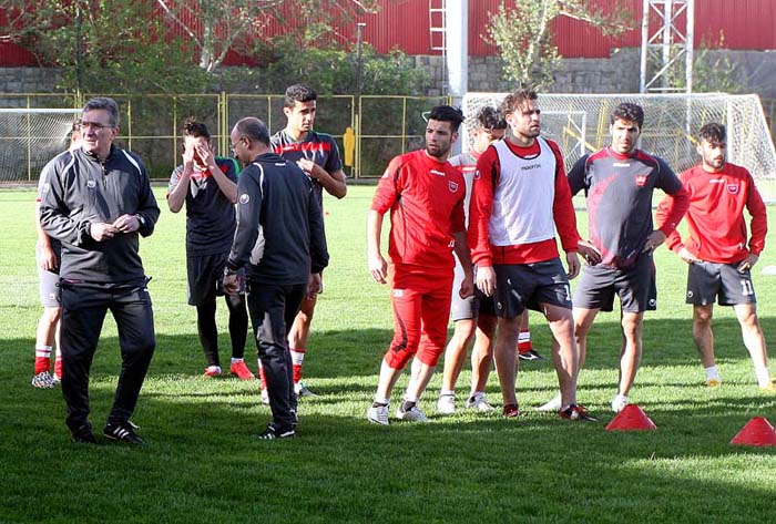 گزارش تمرین پرسپولیس: تعجب هواداران از تمرینات جدید برانکو؛ برخورد شدید عباس زاده با مکانی