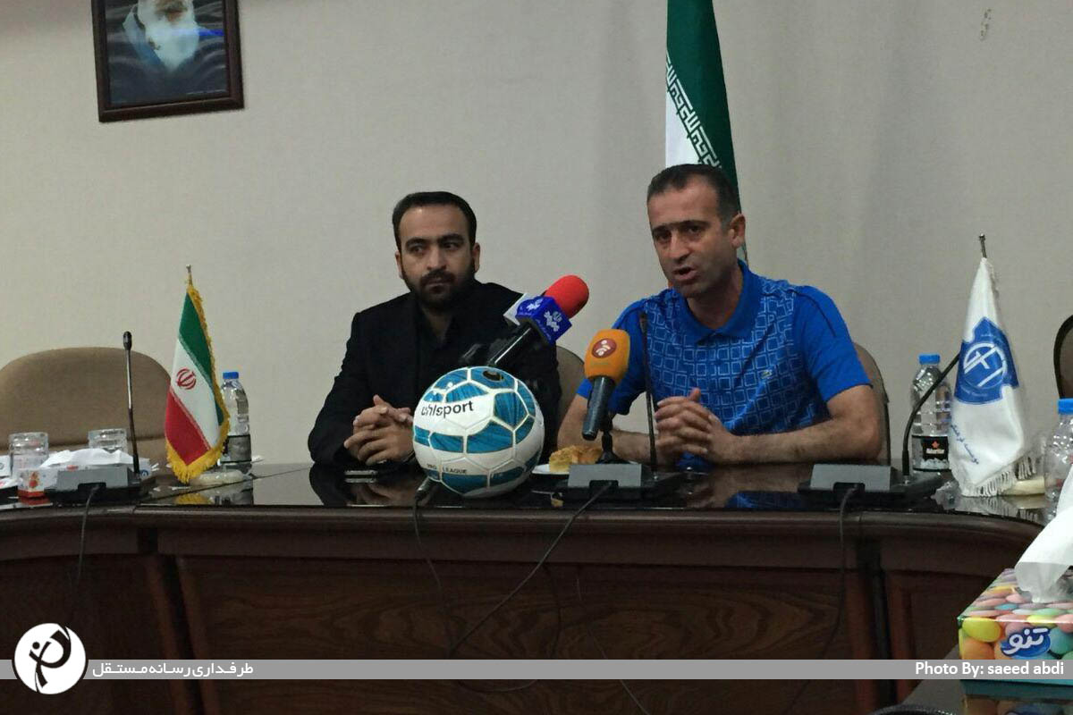 توضیحات کمالوند در مورد بازیکنان سرباز؛ نخواستیم در نقطه مقابل تراکتور قرار بگیریم