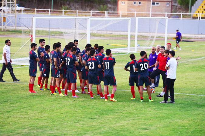 عسگریان: دنبال جذب یک مهاجم خارجی هستیم