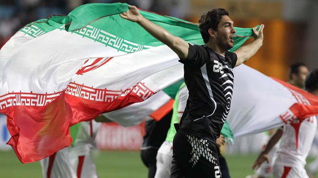 در غیاب مسئولان؛ مراسم بدرقه تیم ملی فوتبال به جام جهانی 2014 برزیل آغاز شد