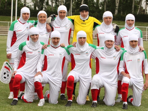 مستندسازان لهستانی در اردوی تیم ملی دختران فوتبالیست